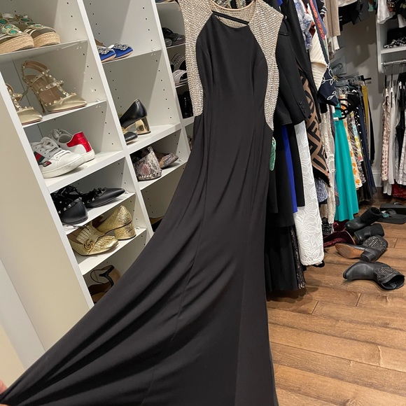 Cache gown with gold stones in bodice - Picture 6 of 7